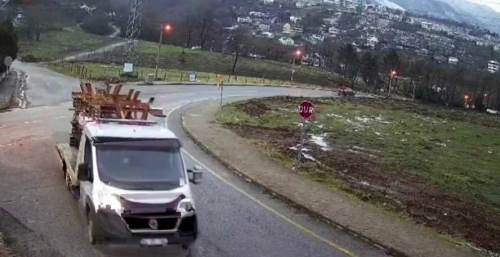 Sakarya'da tabiat parkını soydular: Satış yaparken yakalandılar!