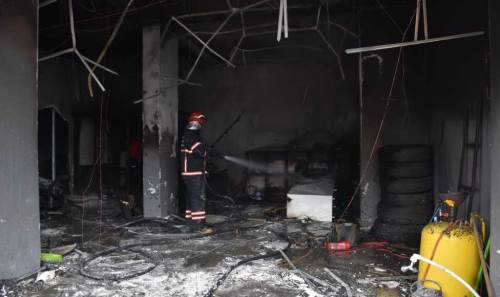 Sakarya'da yangın: Oto yıkamacı küle döndü