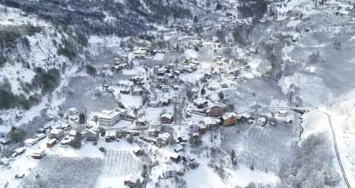 Sakarya Hendek'teki kar yağışı ilçe merkezine kadar indi