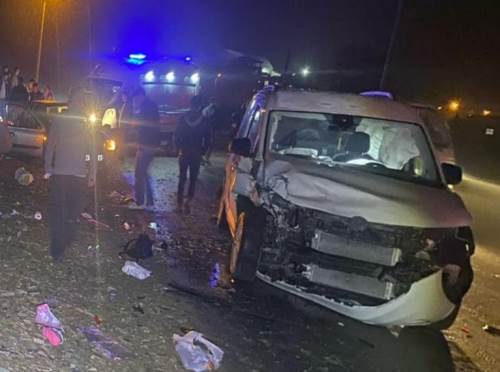 Sakarya Kaynarca'da otomobil ve ticari araç çarpıştı: 4 yaralı