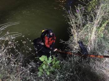 Sakarya Nehri’Ne Düşen Genci Arama Çalışmalarına Ara Verildi
