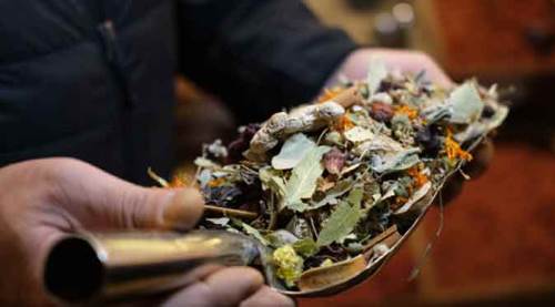 Salgından korkan bunu içiyor: Fiyatı ise...