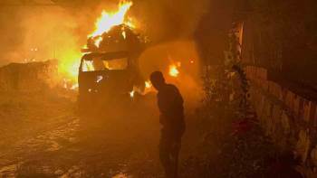 Saman Yüklü Kamyon Alev Alev Yandı
