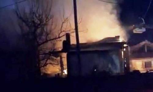 Samanlıkta çıkan yangın evi küle çevirdi