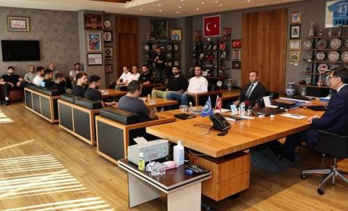 Şampiyon basketbolcular Başkan Kahveci’nin misafiri oldu