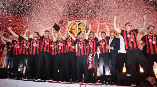 Şampiyon Eskişehirspor kupasını böyle aldı