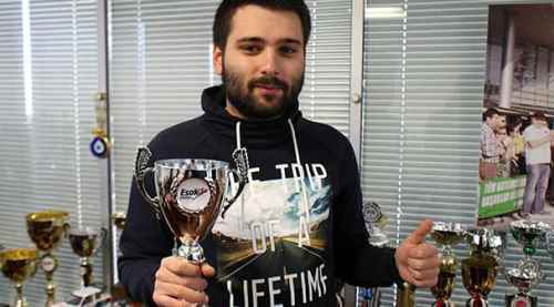 Şampiyon rallicinin gözü zirvede