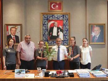 Şampiyon Sporcular Belediyede
