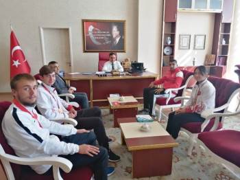 Şampiyon Sporculardan Simav Kaymakam Halim’E Ziyaret
