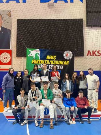 Şampiyonadan Madalyalarla Döndüler
