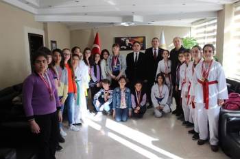 Şampiyonlardan Kaymakam Kaya’Ya Ziyaret
