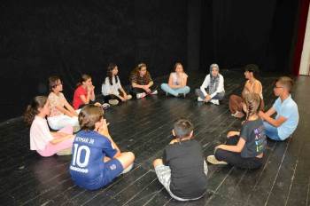 Sanat Atölyeleri Renklerin Ahengi, Mandala Ve Tiyatro Atölyesi İle Devam Ediyor
