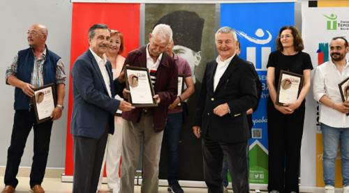 Sanatçılar eserlerini Eskişehir'e armağan etti