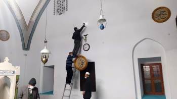 Sanatçılardan Kütahya Karagöz Ahmet Paşa Camii’Ne Hat Desteği
