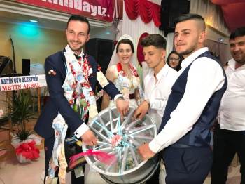 Sanayici Arkadaşlarından Damada İlginç Düğün Hediyeleri
