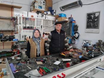 Sanayinin Fatma Ustası Eşini 21 Yıldır Yalnız Bırakmıyor
