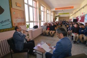 Sandıklı Belediye Başkanı Çöl "Kariyer Günleri"Ne Katıldı
