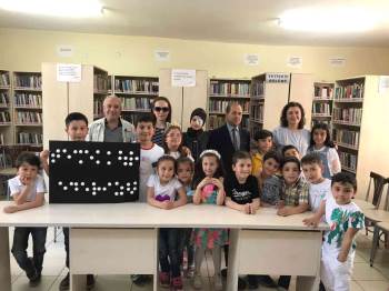 Sandıklı’Da ’Renklerin Kara Kitabı’ Braille Alfabesiyle Okundu
