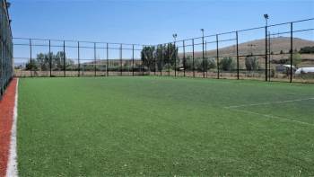 Sandıklı’Da Halı Saha Tesisi Yenilendi
