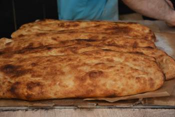 Sandıklı’Nın Damak Çatlatan Lezzeti: ’Haşhaşlı Tahinli Pide’
