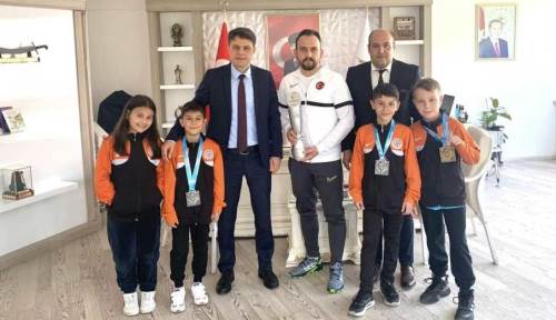 Sandıklı’nın minik karatecileri, Kaymakam Çengel’i ziyaret etti