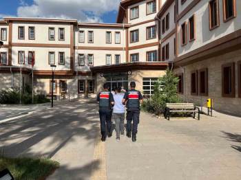 Şantaj Suçundan Aranan Şahıs Jandarmanın Takibi İle Yakalandı
