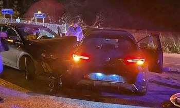 Sapanca'da trafik kazası: İki otomobil çarpıştı, 3 yaralı