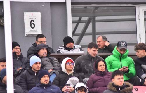 Şapcı yine tribünlerdeydi