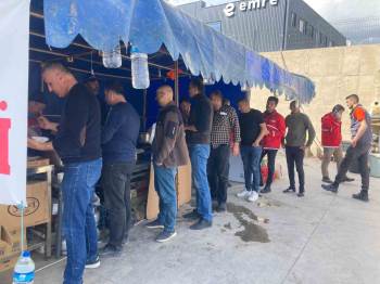 Şaphane Aşevinden Depremzedelere Sıcak Yemek Hizmeti
