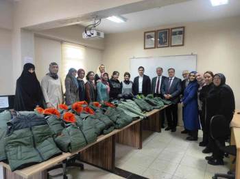 Şaphane’De 60 Öğrenciye Mont Dağıtılacak

