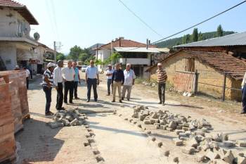 Şaphane’De Köylerde Kilitli Parke Taşı Çalışmaları
