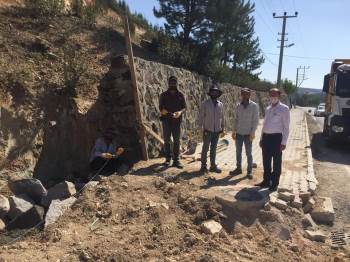 Şaphane’De Yol Bakım Ve Peyzaj Çalışmaları
