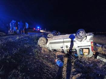 Şarampole Devrilen Araçta Anne Öldü, 4 Çocuğu Yaralandı
