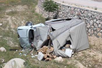 Şarampole Devrilen Kamyonetin Sürücüsü Kazadan Yara Almadan Kurtuldu
