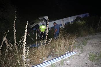 Şarampole Devrilen Kamyonun Sürücüsü Olay Yerinde Öldü
