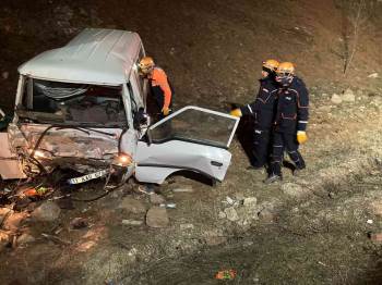 Şarampole Devrilen Minibüste 1 Kişi Öldü, 2 Kişi Ağır Yaralandı
