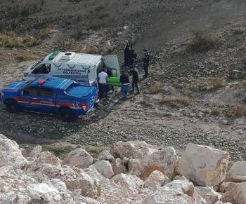 Şarampole Devrilen Otomobilin 21 Yaşındaki Sürücüsü Öldü
