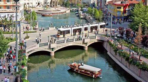 Sarılalım, barışalım, sevelim, kardeş olalım, birbirimize omuz verelim…
