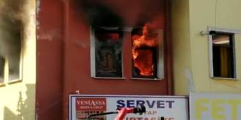 Şarjda Unutulan Cep Telefonu Yangın Çıkardı
