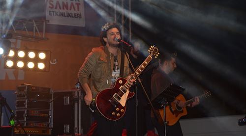 Şarkıcı Buray Kütahya'yı salladı
