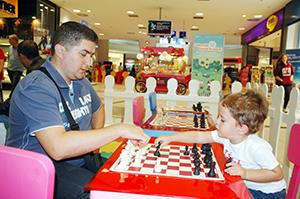 Satranç eğitimi alıyorlar