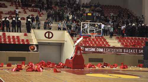 Savaş alanına döndü