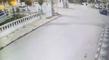Savrulan Motosikletin Sürücüsü Yön Tabelasına Çarpıp Ağır Yaralandı
