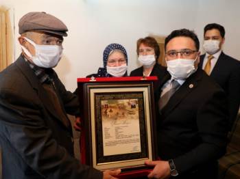 Şehidin Ailesine ‘Şehadet Belgesi’Ni Vali Çiçek Verdi
