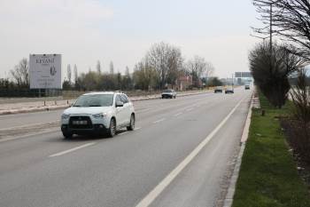 Şehirleri Birbirine Bağlayan Kavşak Boş Kaldı

