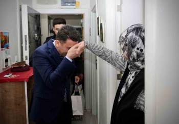 Şehit Ailelerinin Yaralarını Birlikte Sarıyor
