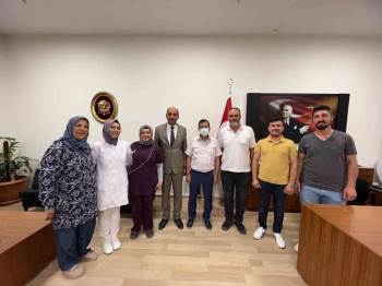 Şehit Ailesi Ve Gazilerden Sağlık Çalışanlarına Destek
