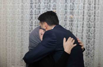 Şehit Ailesini Yalnız Bırakmıyor
