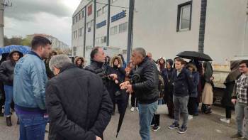 Şehit Babası, Eşinin 3 Aydır Maaşını Vermeyen Patronuyla Yağmur Altında Böyle Tartıştı
