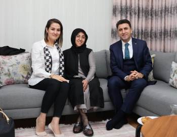 Şehit Eşini Yalnız Bırakmadılar
